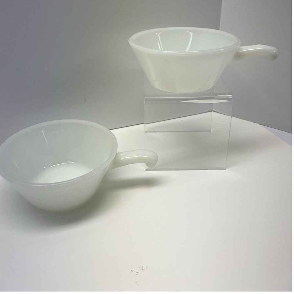 Vintage Anchor Hocking Fire King Milk Glass Handled Soup Bowl Chili Crock USA‎